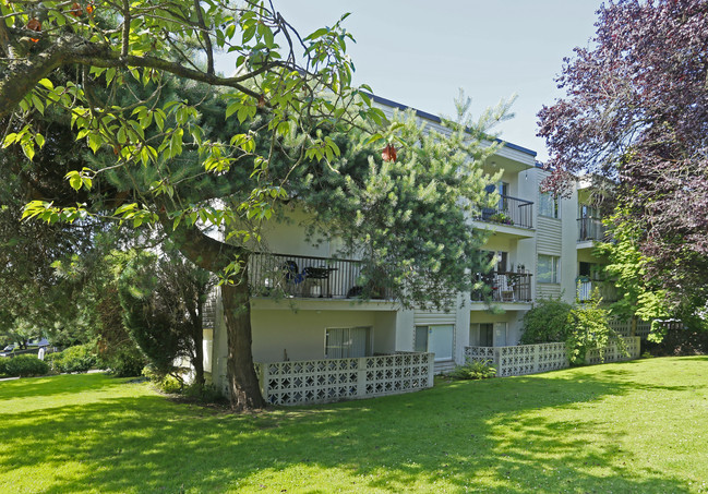 8833 Montcalm St in Vancouver, BC - Building Photo - Building Photo