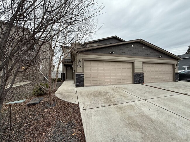 property at 612 S Chronicle Rd