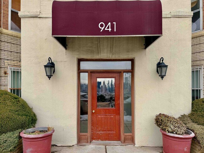941 JFK Blvd E in Weehawken, NJ - Building Photo - Building Photo