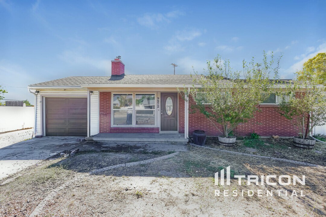9972 S 730 E in Sandy, UT - Building Photo