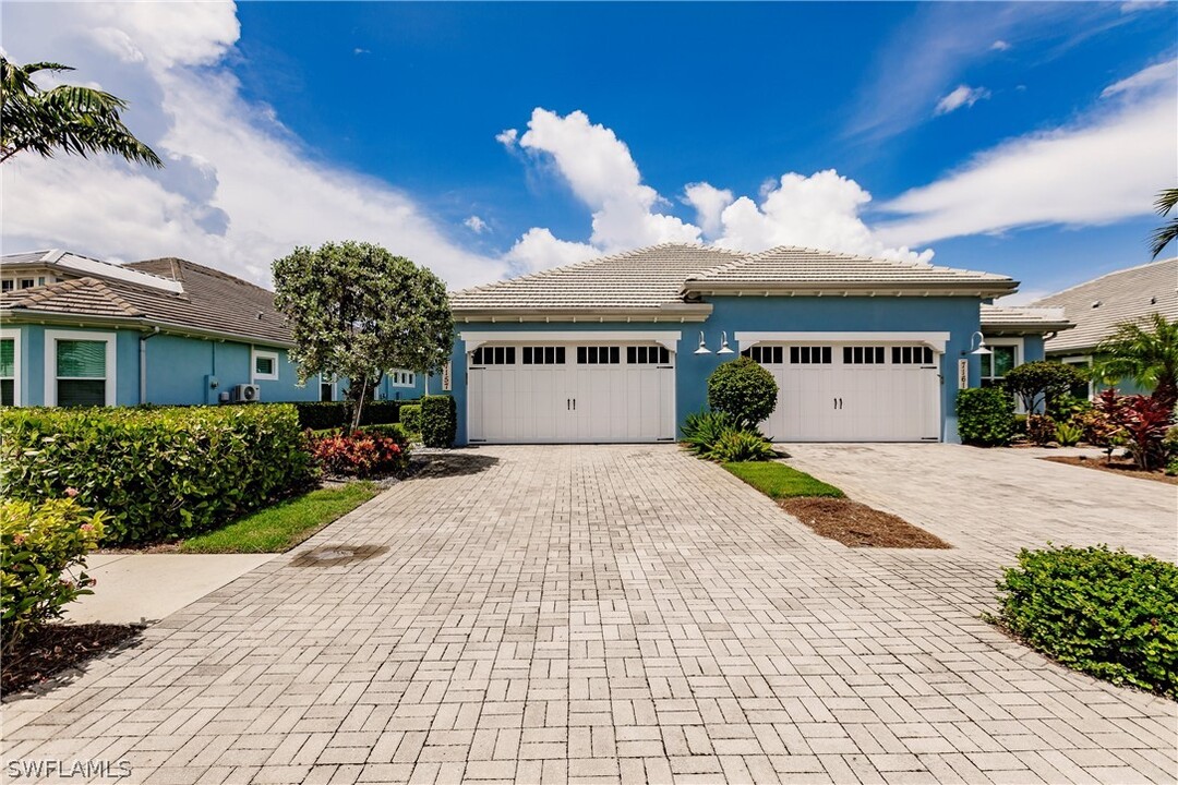 7157 Dominica Dr in Naples, FL - Building Photo