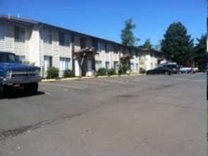 Royvonne Hills  Apartments in Salem, OR - Building Photo - Building Photo