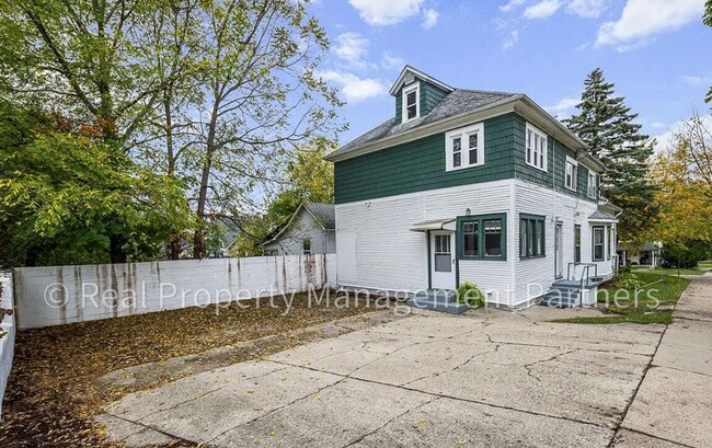 property at 901 Baraga St NE