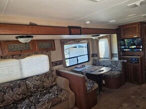 19188 Glendale Ave, Unit 29ft trailer in Hesperia, CA - Foto de edificio - Building Photo