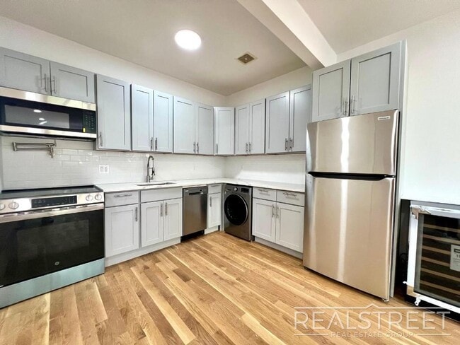 183 Chauncey St, Unit 3 in Brooklyn, NY - Building Photo - Building Photo