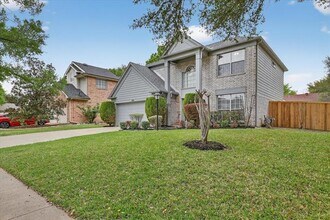 526 Newberry St in Grand Prairie, TX - Building Photo - Building Photo