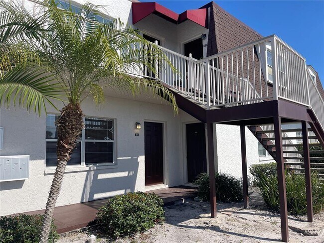 9105 W Hillsborough Ave in Tampa, FL - Building Photo - Building Photo