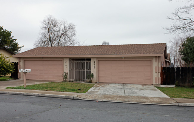 3460-3462 Roanoke Ct in Turlock, CA - Foto de edificio - Building Photo