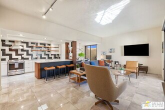 427 N Calle Rolph in Palm Springs, CA - Foto de edificio - Building Photo