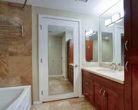 7141 E Rancho Vista Dr in Scottsdale, AZ - Building Photo - Building Photo