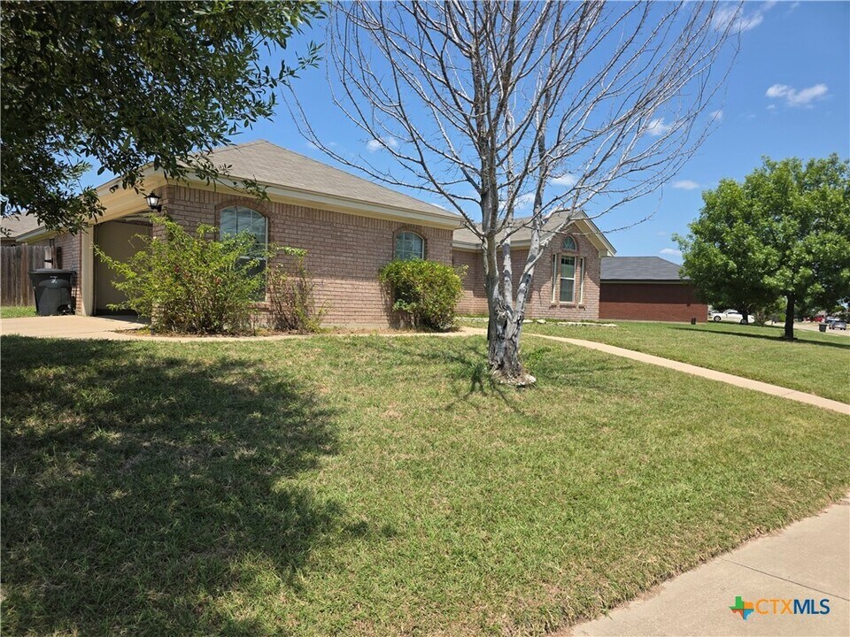 3901 Mustang Dr in Killeen, TX - Building Photo