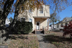 11 E Thompson Ave, Unit B