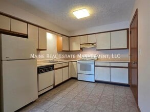 8 Hartley St in Lewiston, ME - Building Photo - Building Photo