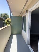 Country Club Apartments in San Mateo, CA - Building Photo - Building Photo