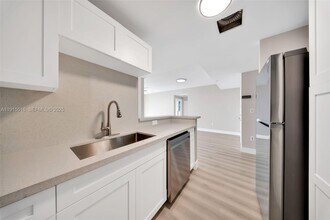 185 SE 14th Terrace in Miami, FL - Building Photo - Building Photo