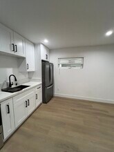 24332 Chestnut St Newhall, CA 91321 in Santa Clarita, CA - Foto de edificio - Building Photo