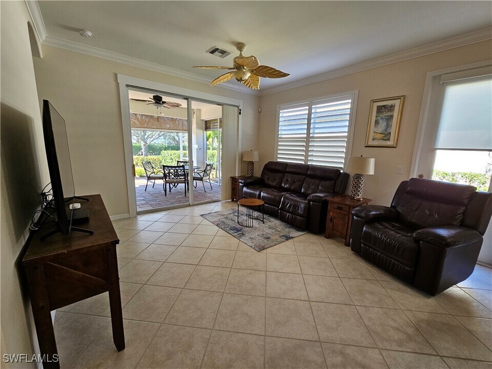 10518 Avila Cir in Ft. Myers, FL - Foto de edificio