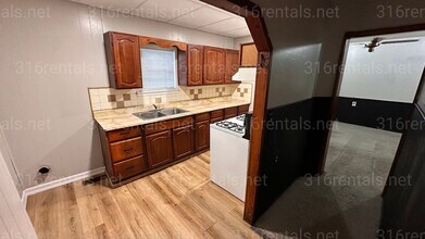 1727 N Santa Fe Ave in Wichita, KS - Building Photo - Building Photo