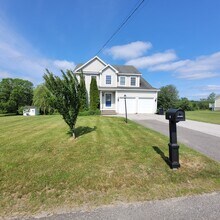 96 Lasalle Dr in Bangor, ME - Building Photo - Building Photo