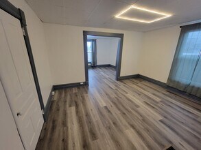 607 Manchester St, Unit 607 Manchster in Lansing, MI - Foto de edificio - Building Photo