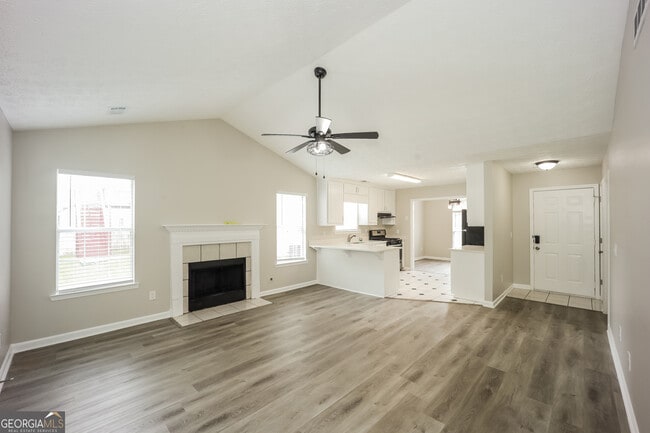 7911 Woodlake Dr in Riverdale, GA - Building Photo - Building Photo