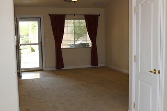 8676 Little Fox St in Las Vegas, NV - Building Photo - Building Photo