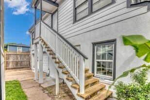 4006 Avenue R 1/2 Rear in Galveston, TX - Building Photo