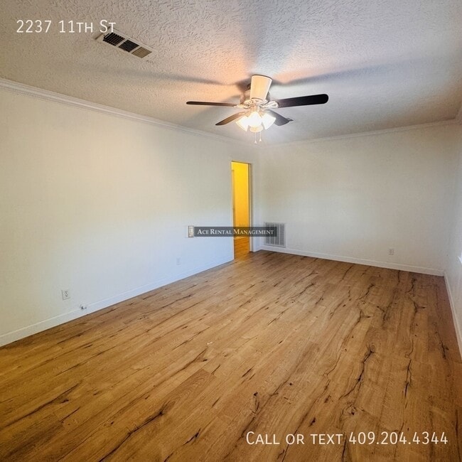 2237 11th St in Port Neches, TX - Building Photo - Building Photo