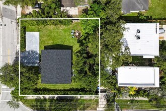 6198 SW 63rd St in South Miami, FL - Building Photo - Building Photo