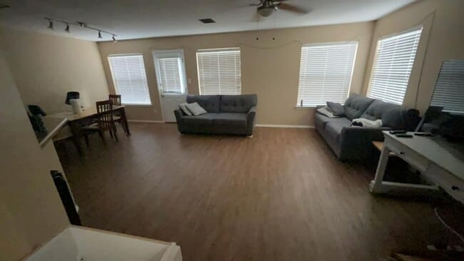 1909 Windy Park Dr in Round Rock, TX - Building Photo - Building Photo