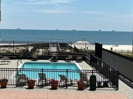 650 Shore Rd, Unit 4R in Long Beach, NY - Building Photo