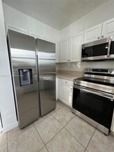 9363 SW 219th St in Cutler Bay, FL - Foto de edificio - Building Photo