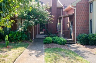 908C Russell St in Nashville, TN - Building Photo