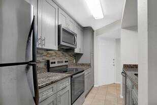 421 Summit Ridge Pl in Longwood, FL - Building Photo