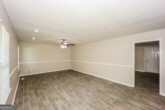 185 Hyde Cir in Newnan, GA - Building Photo - Building Photo