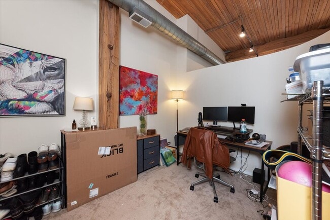 2333 W Saint Paul Ave, Unit 315 in Chicago, IL - Foto de edificio - Building Photo