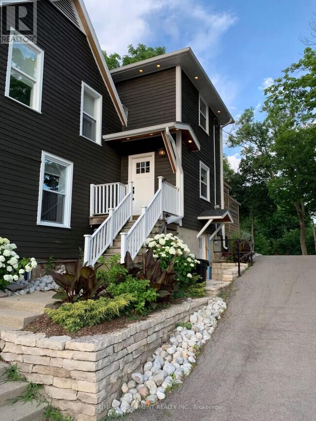 426 Wilson St E in Hamilton, ON - Building Photo - Building Photo