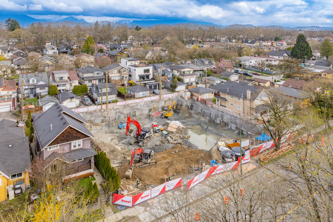 Entroterra in Vancouver, BC - Building Photo