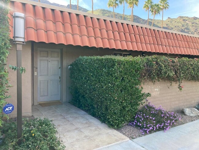 555 W Baristo Rd in Palm Springs, CA - Building Photo - Building Photo