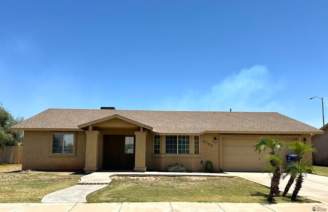 property at 2723 S 31st Dr