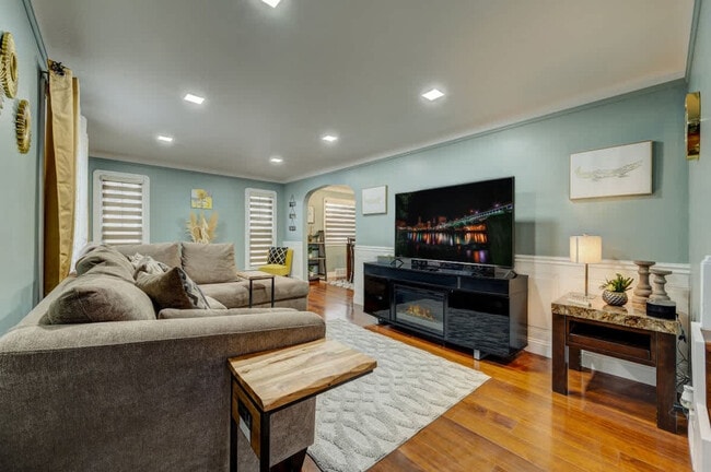 property at 3855 Grosvenor Rd