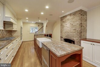 7308 Burdette Ct, Unit 07-1031 in Bethesda, MD - Foto de edificio - Building Photo