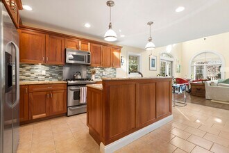 53 Harbor Blvd in East Hampton, NY - Building Photo - Building Photo