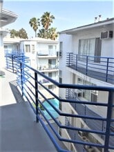 Sycamore Terrace in Los Angeles, CA - Foto de edificio - Building Photo