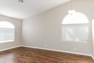 828 Dulce Fountain Way in Henderson, NV - Building Photo - Building Photo