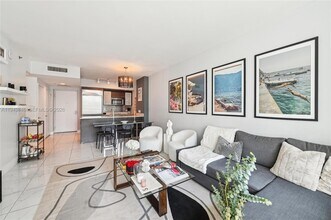 55 SE 6th St, Unit 1608 in Miami, FL - Foto de edificio - Building Photo