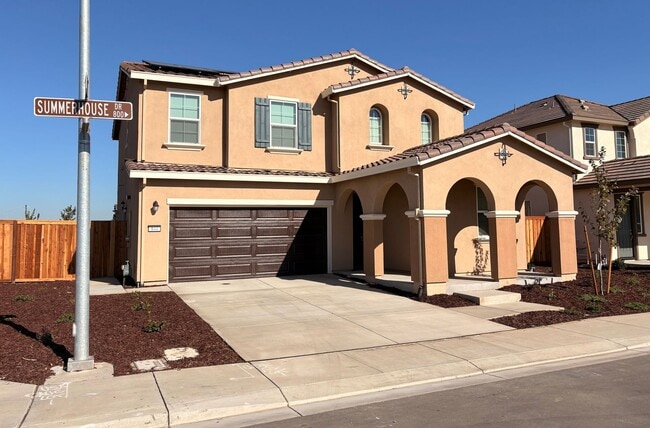 844 Summerhouse Dr in Patterson, CA - Building Photo - Building Photo