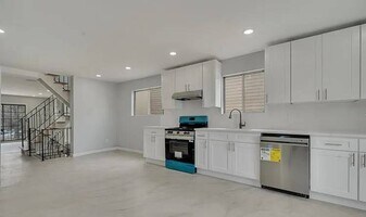 25 Geyser Dr in Staten Island, NY - Building Photo