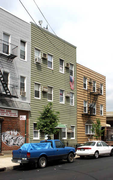 395 Manhattan Ave in Brooklyn, NY - Building Photo - Building Photo