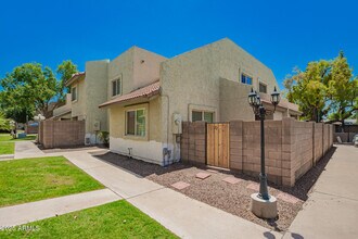 222 W Brown Rd in Mesa, AZ - Building Photo - Building Photo